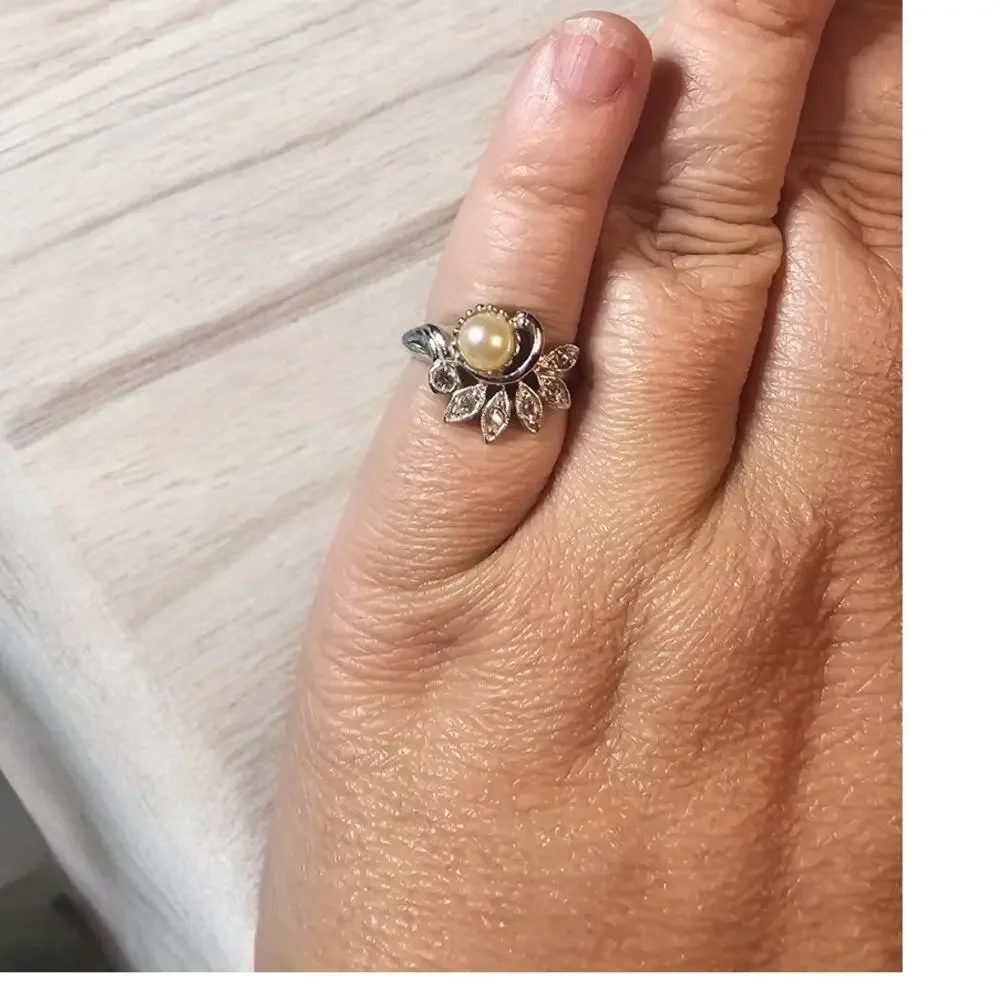 Avon Faux Pearl Floral Rhinestone Ring Silver Tone Size 6 Romantic Vintage